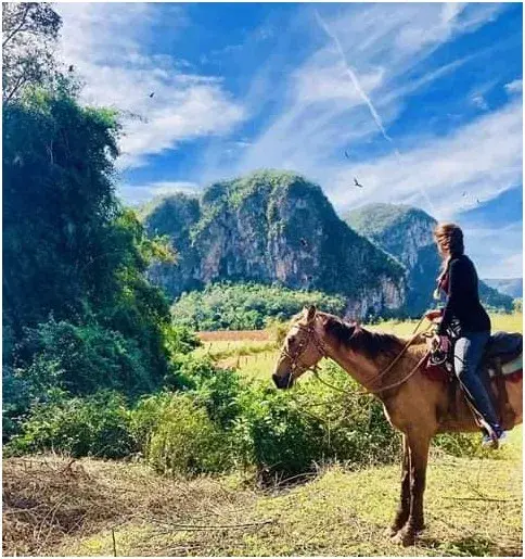 Viñales, 22400, Pinar del Rio, Cuba. Viva una experiencia inolvidable de su viaje a Cuba, conozca Viñales.. Reservas online, Paseo a Caballo – Casa Los Ravelo.