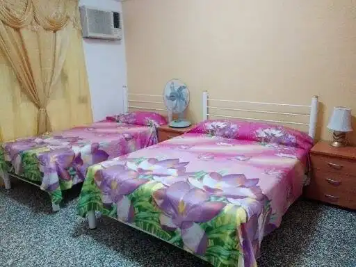 Hostal Santos Varens