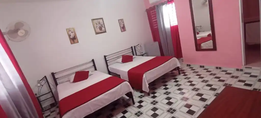 Hostal Mar Azul, Habitación Rosada