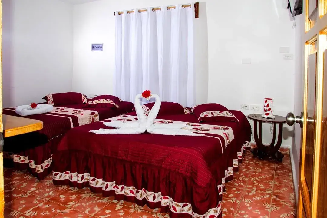 Reparto Costa Azul, Boca de Camarioca, Cuba. Casa de huéspedes para fumadores dispone de café o té en las zonas comunes, una nevera en una zona común y servicio de tintorería.. Reservas online, Hostal Ciro y Lourdes Room 2.