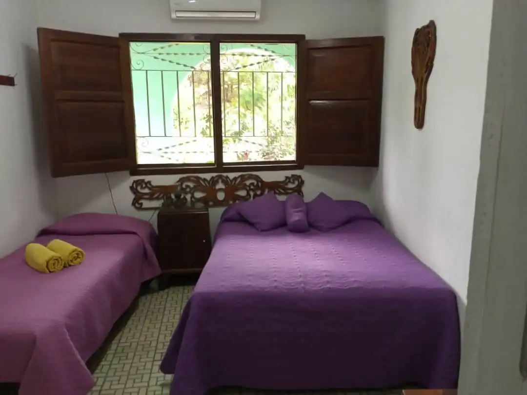 Playa La Boca. Trinidad. Sancti-Spiritus. Cuba.. En el centro del pueblo Playa La Boca, frente al mar a solo 5 km de la ciudad de Trinidad.. Reservas online, Hostal Sol y Mar 1.