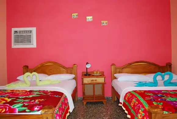 Viñales, 22400, Pinar del Rio, Cuba. Ofrece acceso a espacios comunes como la sala, comedor, cocina y terraza superior con vistas a parte del valle.. Reservas online, Casa Reynaldo Y Odalys, Room 1.