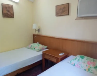 Tu patio en el Sur, (Room 1)