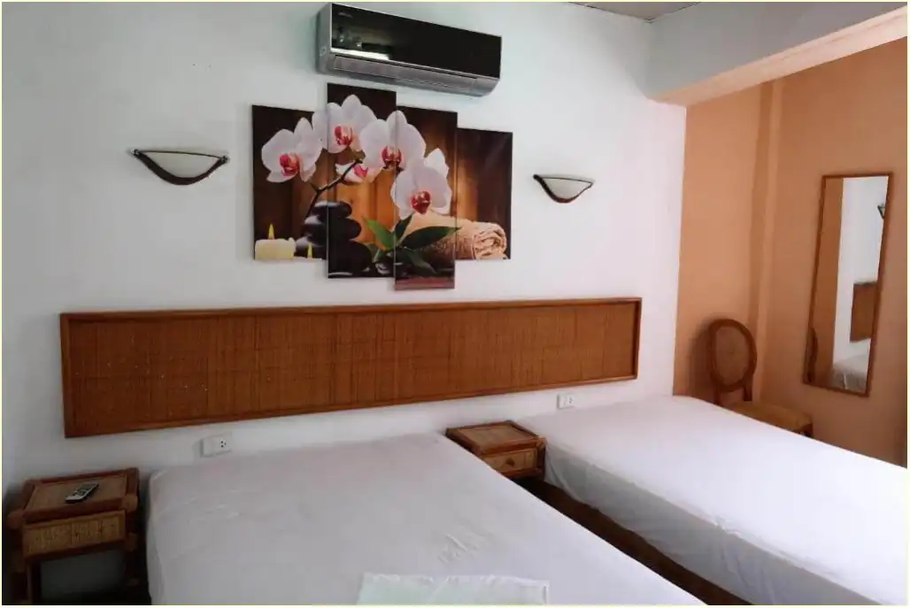 Playa Larga, Ciénaga de Zapata, 43000, Matanzas, Cuba. a menos de 1 km de la Playa Larga, y ofrece alojamiento con restaurante, aparcamiento privado gratuito.. Reservas online, Casa Retiro del Sol Room 2.