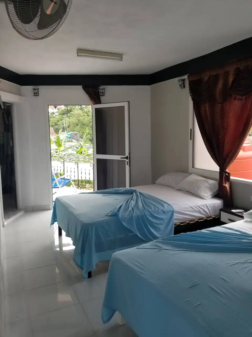 KM 25 Carretera a Vinales #6-B, Viñales. En nuestra casa tendrá la tranquilidad y el confort para una estancia placentera.. Reservas online, Casa yurkenia y lila Habitación Azul.