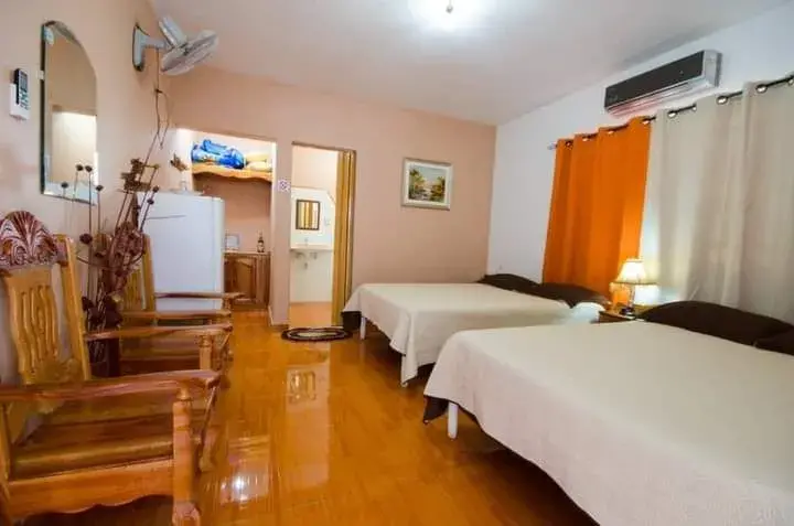 Calle 3ra # 23-A entre segunda y Sergio Dopico Reparto El Bostezo, Vinales Estamos dedicados al arrendamiento con profesionalidad, sencillez y una atención esmerada a los huéspedes. Reservas online, Casa Ana belkys y Dairon Room 1.