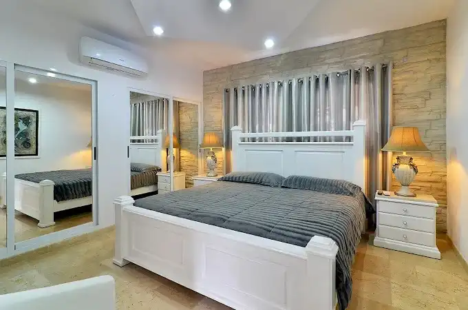 Villa Cristina, Room 3 en Miramar, Playa, La Habana, 11300 Cuba. Ofrece vistas a la piscina, piscina al aire libre, bar y jardín, a 13 km de La Bodeguita del Medio..