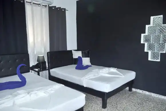 Salvadera, Viñales, Cuba 22400. Casa moderna en segundo nivel, con portal y terraza con bellas vistas panorámicas al Valle. . Reservas online, Casa Sra. Mirtha Diaz 3 Room.