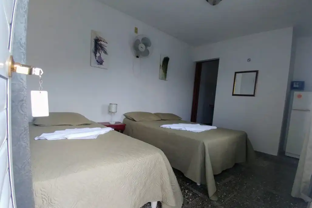 Playa Larga Caletón , 43000 Playa Larga, Cuba. wifi en las zonas comunes y café o té en las zonas comunes. Las 5 habitaciones con decoración individual disponen de minibar y servicio de habitaciones. . Reservas online, Hostal El Güiro Room 4.