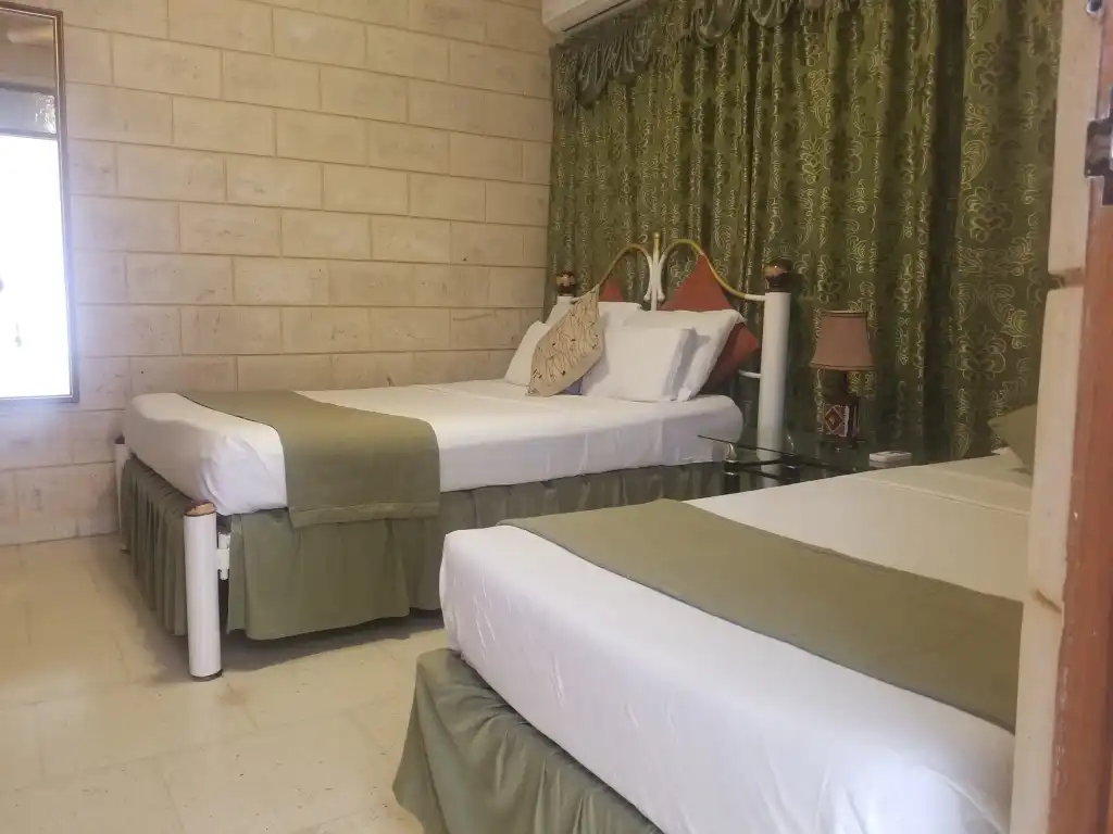 Hostal Harmony Mercedes y Anais