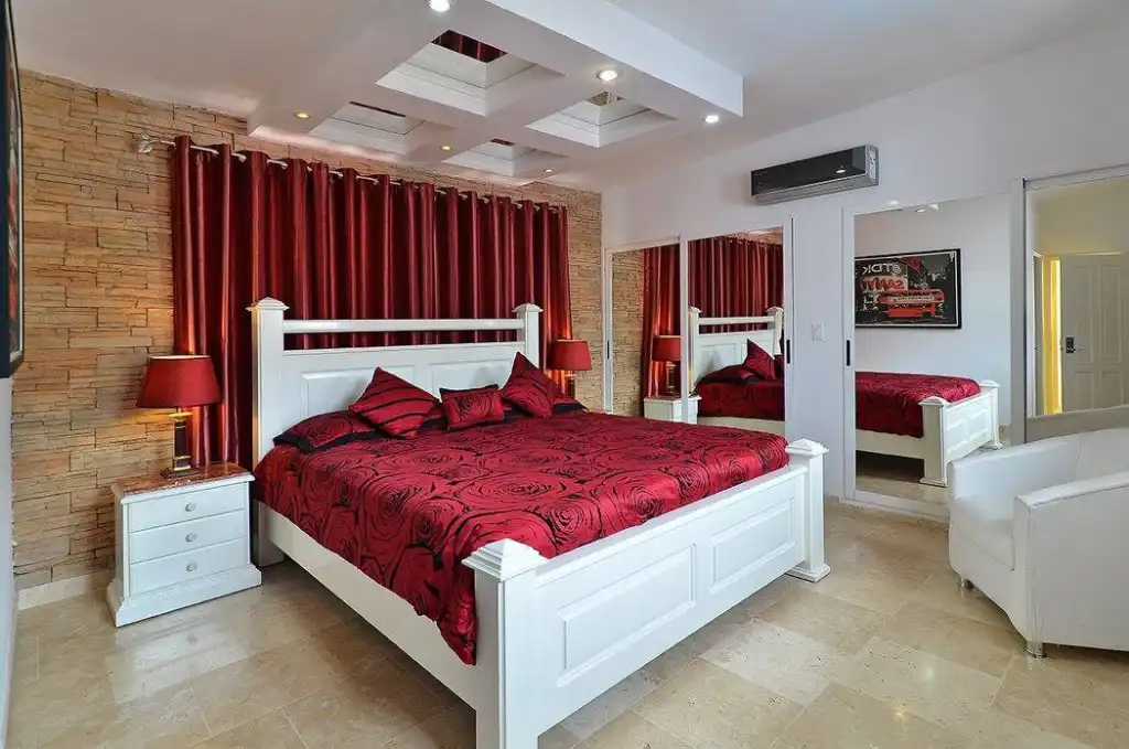 Villa Cristina, Room 2 en Miramar, Playa, La Habana, 11300 Cuba. Ofrece vistas a la piscina, piscina al aire libre, bar y jardín, a 13 km de La Bodeguita del Medio..
