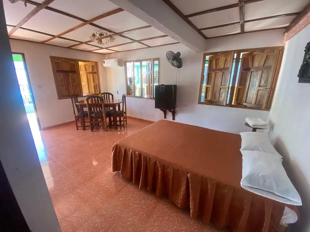 Playa Larga, Ciénaga de Zapata, 43000, Matanzas, Cuba. 2 habitaciones totalmente independientes y grandes para familia con niños , se encuentra ubicada frente al hotel playa larga. Reservas online, Casa La Terraza de Mily Room 2.