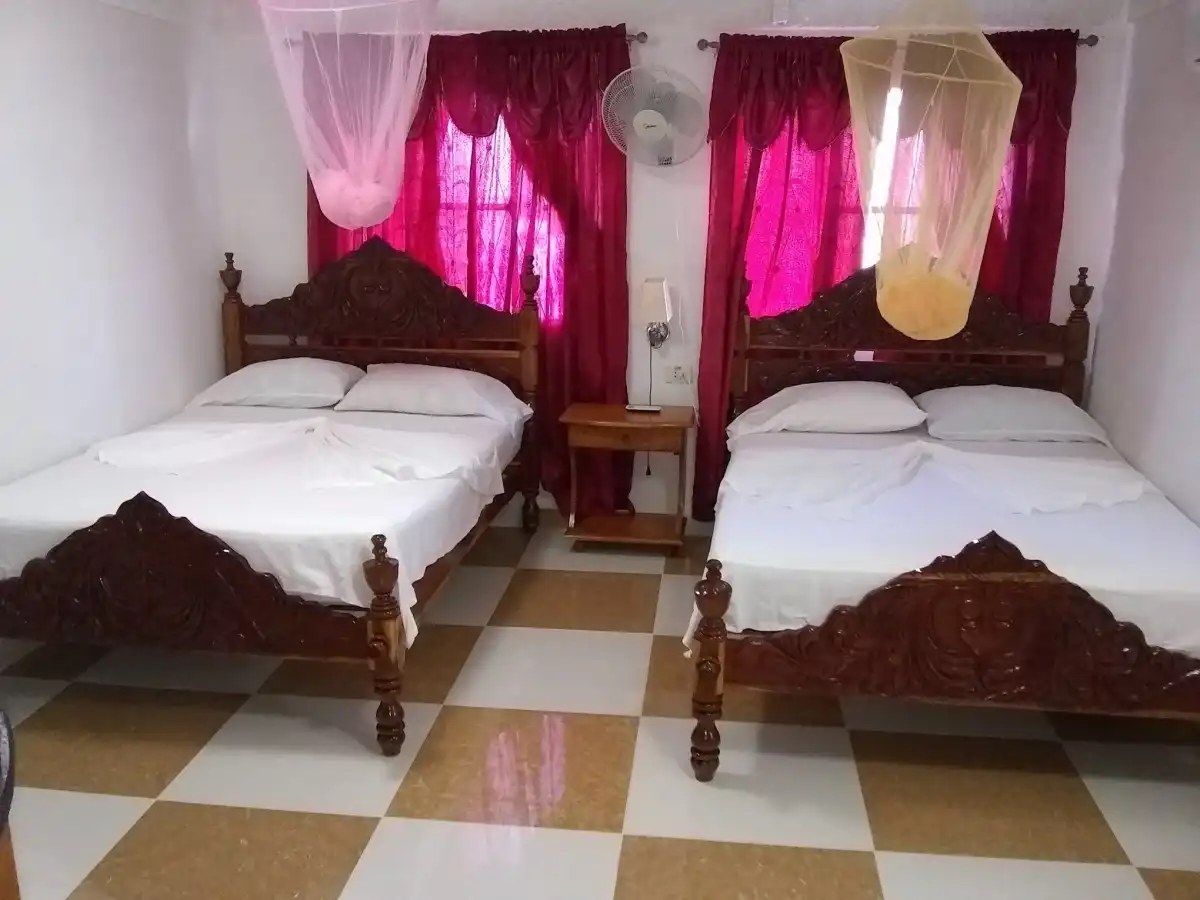 Viñales, Pinar del Rio, Cuba. alojamientos, con acceso por pasillos exteriores y minibar. Las habitaciones con patio y mobiliario.. Reservas online, Casa Jorge y Ana Luisa Habitación 4.