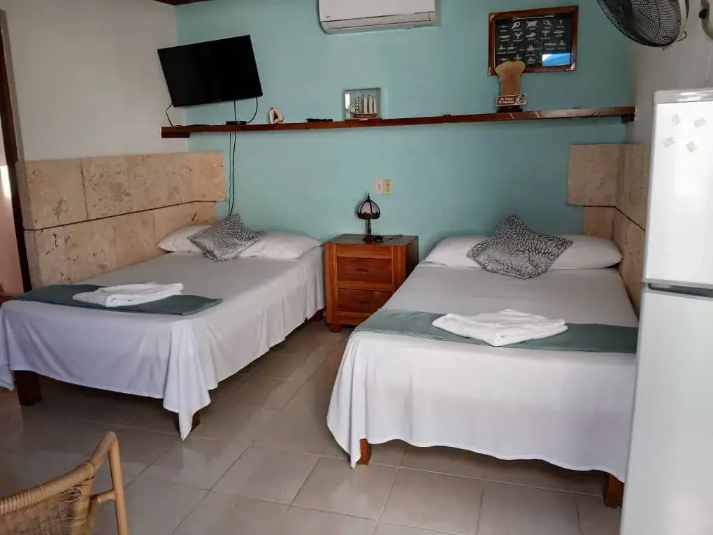 Calle 21, esquina segunda avenida #2102 Varadero Cuba.. Los huéspedes tendrán acceso al departamento vía lateral, acceso a portal privado y terraza al aire libre para tomar el sol y disfrutar de bellos atardeceres.. Reservas online, Casa Marta Margarita Room 3.