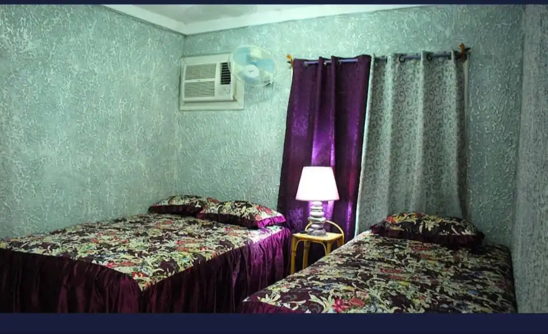 Viñales, 22400, Pinar del Rio, Cuba. a solo 5 minutos del centro del pueblo, de los bares, restaurantes, plaza. Reservas online, Casa Grisel y yosbel, Room 2.