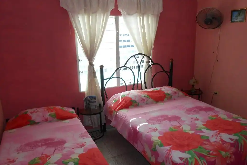 Cienfuegos, Cuba. Ambas habitaciones tienen Televisor, Refrigerador, Agua fría y caliente.. Reservas online, Hostal La Caridad Room 1.
