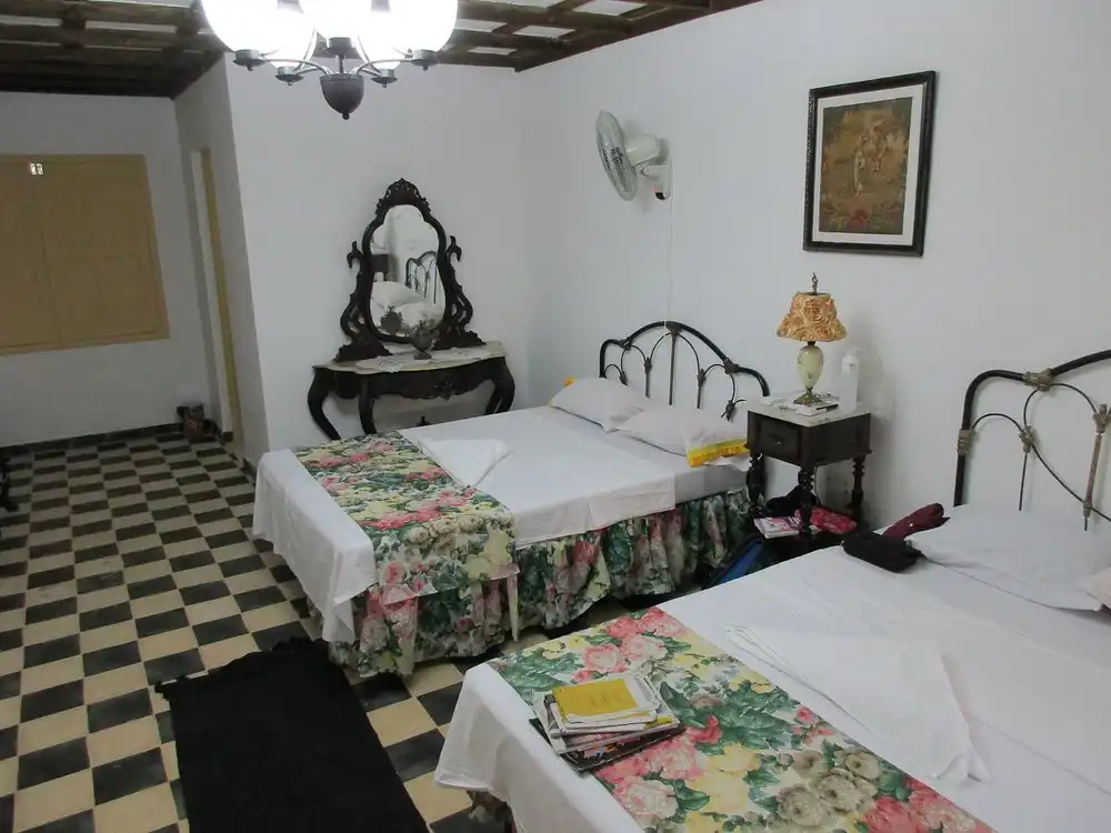Hostal Toña, Room 1 en Trinidad, Sancti Spíritus, 62600, Cuba. Casa colonial 1850-1900 con pasillos interiores, jardines, patio y terraza. Cuenta con 6 habitaciones en el 1er Nivel..