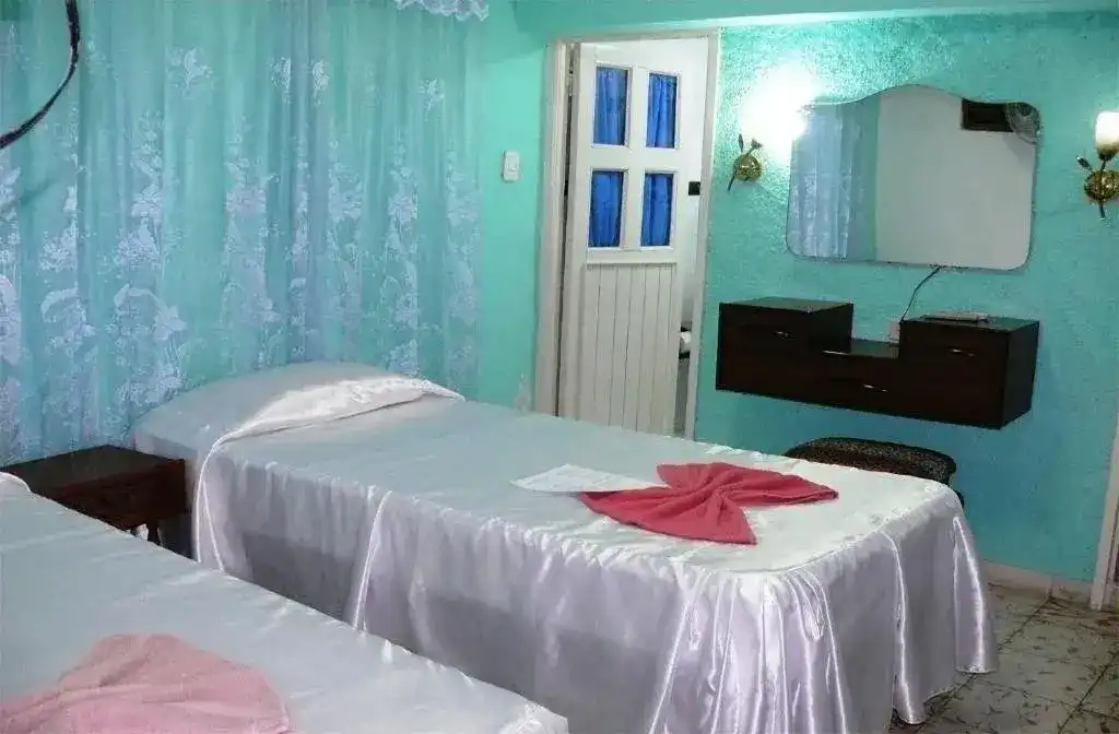 Hostal La China y Raúl Bayamo