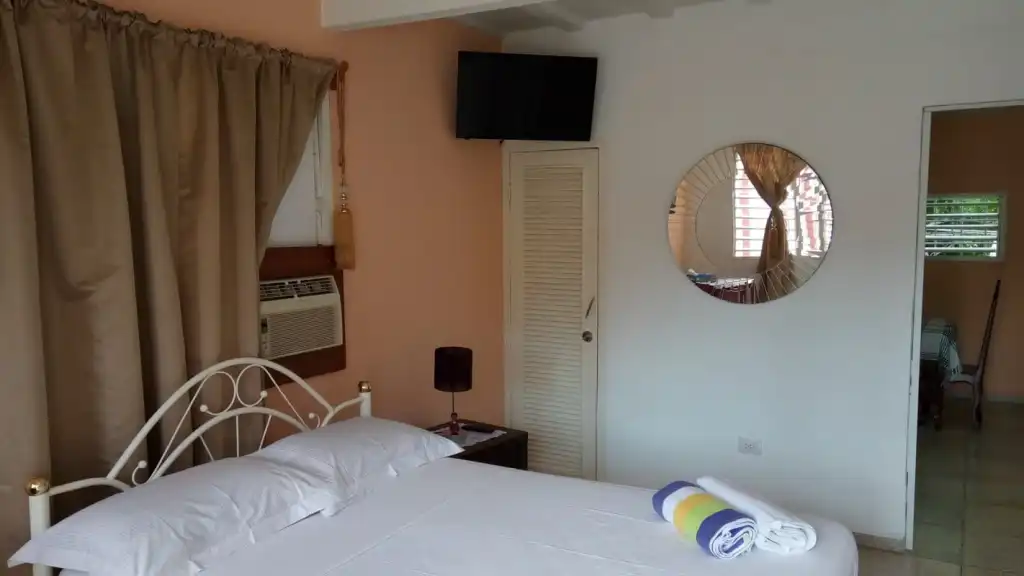 Habitación Independiente con Garaje en Holguín