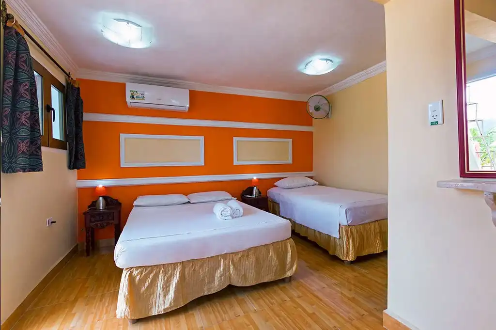 Hostal Dr Suarez y Sra Addys, (Room 1)