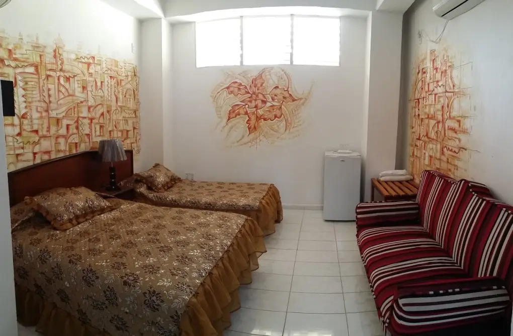 Santiago de Cuba, 90100, Cuba. Hostal de construcción neocolonial, constituido por 3 niveles, amplio, ubicado en el centro histórico de la ciudad.. Reservas online, HOSTAL GIRASOL, Room 3.