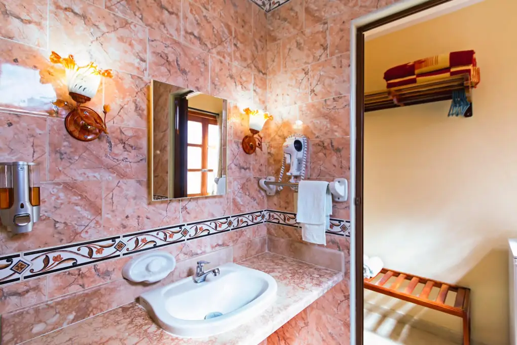 Trinidad, 62600, Cuba. A pocos minutos de las playas y rutas de senderismo de Llanes. Reservas online, Casa Noemí y Otto, (Habitación 2).