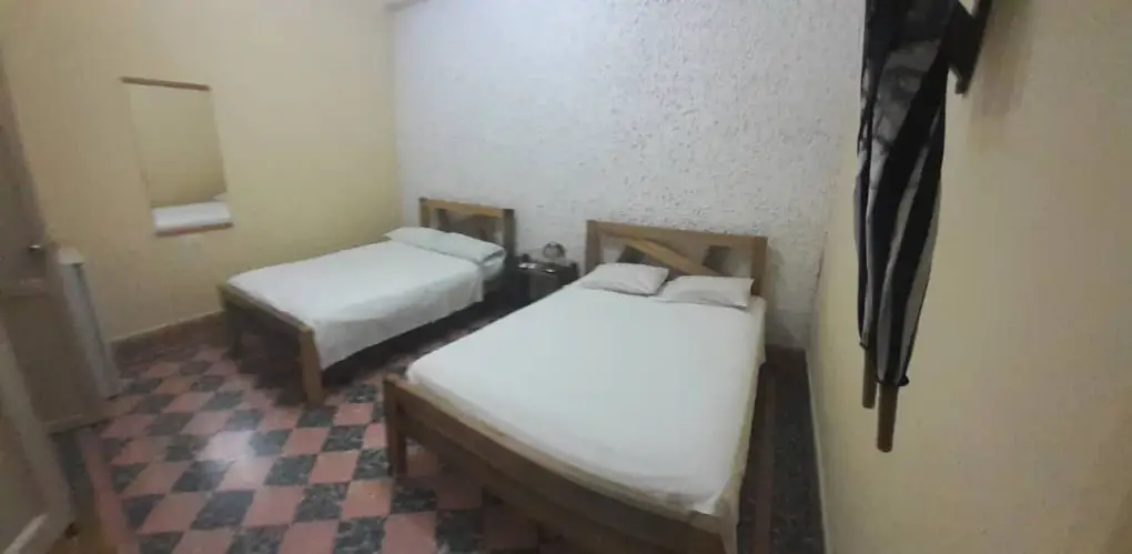 Trinidad, 62600, Cuba. A pocos minutos de las playas y rutas de senderismo de Llanes. Reservas online, Casa Noemí y Otto, (Habitación 1).