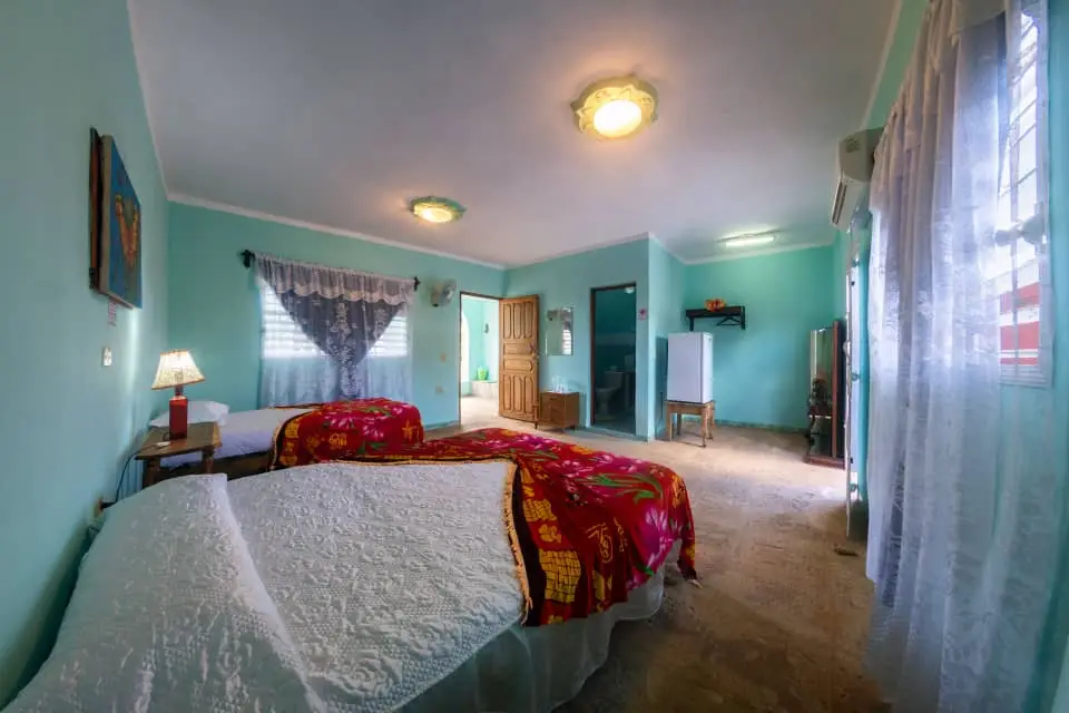 Trinidad, Sancti Spíritus, 62600, Cuba. El baño es privado, ubicado en el interior de la habitación. Reservas online, Hostal de la Viña Toledo, Room 2.