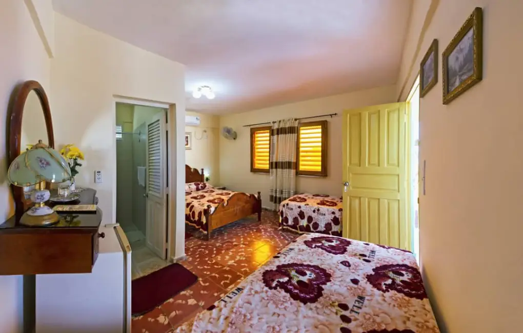 Hostal Loraine, (Habitación 2)