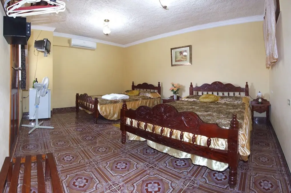 Hostal Dr Suarez y Sra Addys, (Room 2)