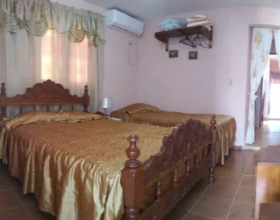 Margarita y Nene, (Room. 2)