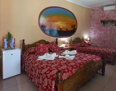 Hostal Doña Cristina de Anita y Manuel, Habitacion Triple Roja