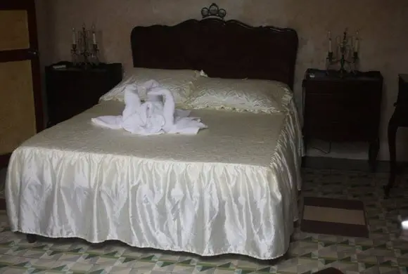 En Plaza de la Revolución, La Habana, Cuba 10400. es un lugar mágico, con una decoración única que lo transportará a La Habana de 1930., Te esperamos, visítanos descubre todos los servicio que te esperan. Las ofertas particulares mejor calificadas en Cuba.